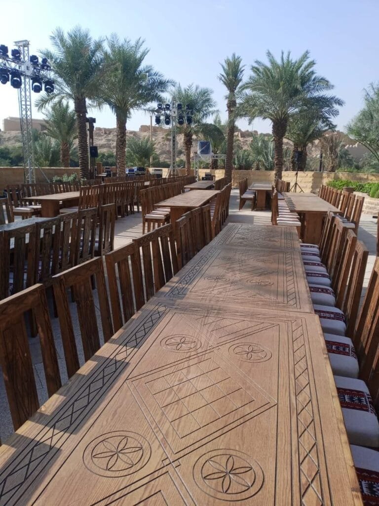 طاولات طعام الرياض